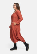 A-linjainen mekko rypytyksellä 'Ferina'