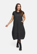 Mekko, jossa on elegantti pallosiluetti 'Velena'