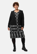 'Karina' Robe - Encolure en V & motif carreaux moderne