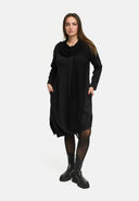 Robe 'Lunet' – moderne, élégante & avec un design au caractère affirmé