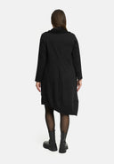 Robe 'Lunet' – moderne, élégante & avec un design au caractère affirmé