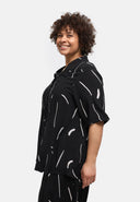 Blouse 'Noira' – légère, minimaliste & expressive