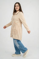 Παρκά 'Livia' για μεταβατική περίοδο – απαλό, με προσοχή στη λεπτομέρεια & σύγχρονο