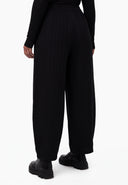 'Vera' Hose - weite Passform & dezente Ton-in-Ton-Struktur