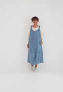 Vestido de punto "Mara" con escote en V, largo midi y estilo casual para uso diario